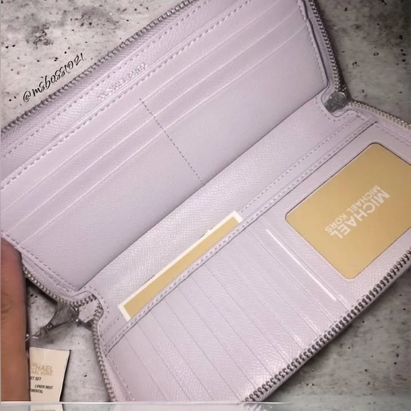 Michael Kors Large Zip Pebbled Leather Wristlet Lavender Mist BRAND NEW - Picture 4 of 4